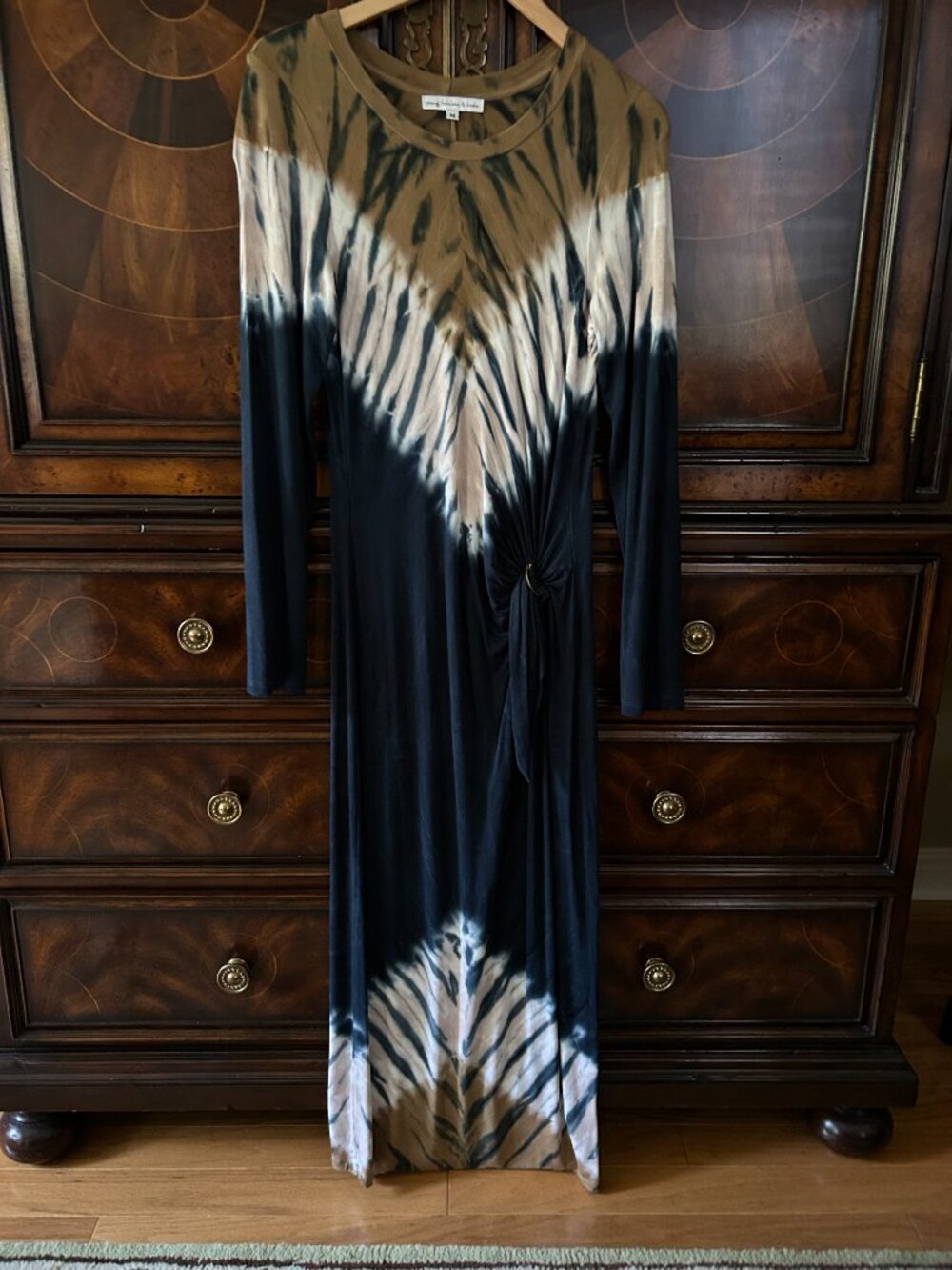 Young Fabulous & Broke Bennet midi dress in a navy & tan ombre tie dye print. M
